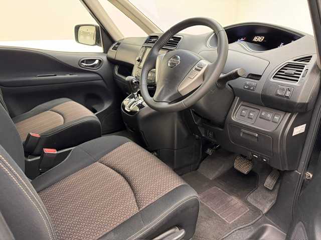 日産 セレナ ハイウェイS S HV Aセーフ 兵庫県 2014(平26)年 7.9万km ダイヤモンドブラック 純正SDナビ/フルセグ CD DVD BT MSV/純正フリップダウンモニター/両側パワースライドドア/エマージェンシーブレーキ/LKA/クルーズコントロール/コーナーセンサー/アラウンドビューモニター/ETC/LEDヘッドライト/フォグライト/オートライト/スマートキー/スペアキー