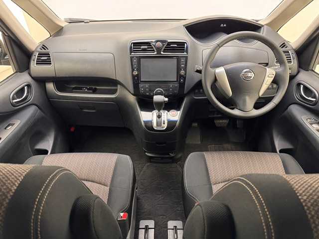 日産 セレナ ハイウェイS S HV Aセーフ 兵庫県 2014(平26)年 7.9万km ダイヤモンドブラック 純正SDナビ/フルセグ CD DVD BT MSV/純正フリップダウンモニター/両側パワースライドドア/エマージェンシーブレーキ/LKA/クルーズコントロール/コーナーセンサー/アラウンドビューモニター/ETC/LEDヘッドライト/フォグライト/オートライト/スマートキー/スペアキー