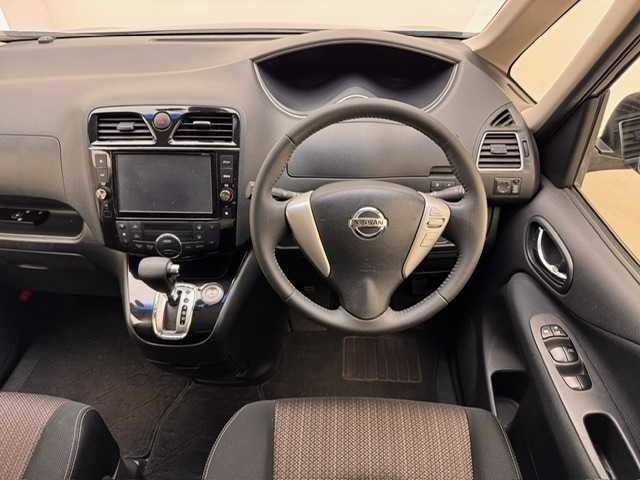 日産 セレナ ハイウェイS S HV Aセーフ 兵庫県 2014(平26)年 7.9万km ダイヤモンドブラック 純正SDナビ/フルセグ CD DVD BT MSV/純正フリップダウンモニター/両側パワースライドドア/エマージェンシーブレーキ/LKA/クルーズコントロール/コーナーセンサー/アラウンドビューモニター/ETC/LEDヘッドライト/フォグライト/オートライト/スマートキー/スペアキー