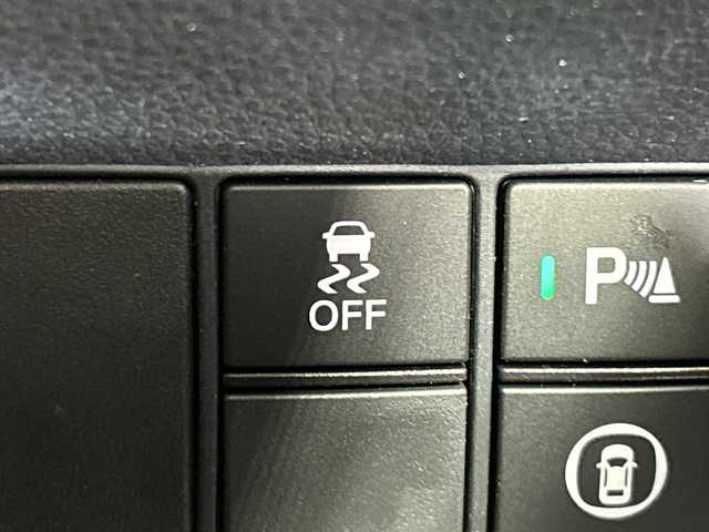 ホンダ シビック LX 神奈川県 2021(令3)年 3万km プレミアムクリスタルブルークリスタル ホンダコネクナビトディスプレイ【MY21ADA】/ナビゲーションシステム/フルセグ　Bluetooth USB　AM　FM　WI-FI/ホンダセンシング/衝突軽減ブレーキ/誤発進抑制機能/後方誤発進抑制機能/近距離衝突軽減ブレーキ/歩行者事故低減ステアリング/路外逸脱抑制機能/渋滞追従機能付アダブティブクルーズコントロール/車線維持支援システム/トラフィックジャムアシスト/先行車発進お知らせ機能/標識認識機能/オートハイビーム/パーキングセンサーシステム/ブラインドスポットインフォメーション/後退出庫サポート/プライムスムース合皮/ファブリックコンビシート/前席シートヒーター/革巻きステアリング/SOSコール/純正ビルトインETC2.0/自動防眩ミラー/社外前方ドライブレコーダー/プッシュスタート/スマートキー/純正サイド/リアスポイラー/純正18インチアルミホイール/無限ドアバイザー/LEDヘッドライト/オートライト/フロントフォグランプ