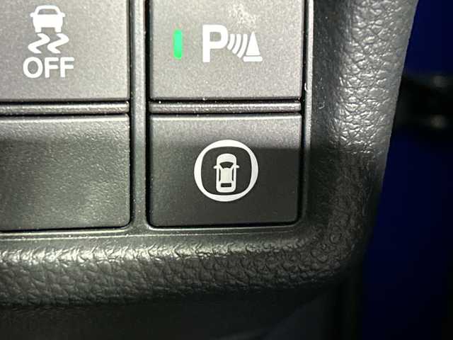 ホンダ シビック LX 神奈川県 2021(令3)年 3万km プレミアムクリスタルブルークリスタル ホンダコネクナビトディスプレイ【MY21ADA】/ナビゲーションシステム/フルセグ　Bluetooth USB　AM　FM　WI-FI/ホンダセンシング/衝突軽減ブレーキ/誤発進抑制機能/後方誤発進抑制機能/近距離衝突軽減ブレーキ/歩行者事故低減ステアリング/路外逸脱抑制機能/渋滞追従機能付アダブティブクルーズコントロール/車線維持支援システム/トラフィックジャムアシスト/先行車発進お知らせ機能/標識認識機能/オートハイビーム/パーキングセンサーシステム/ブラインドスポットインフォメーション/後退出庫サポート/プライムスムース合皮/ファブリックコンビシート/前席シートヒーター/革巻きステアリング/SOSコール/純正ビルトインETC2.0/自動防眩ミラー/社外前方ドライブレコーダー/プッシュスタート/スマートキー/純正サイド/リアスポイラー/純正18インチアルミホイール/無限ドアバイザー/LEDヘッドライト/オートライト/フロントフォグランプ