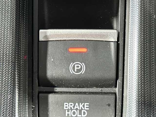 ホンダ シビック LX 神奈川県 2021(令3)年 3万km プレミアムクリスタルブルークリスタル ホンダコネクナビトディスプレイ【MY21ADA】/ナビゲーションシステム/フルセグ　Bluetooth USB　AM　FM　WI-FI/ホンダセンシング/衝突軽減ブレーキ/誤発進抑制機能/後方誤発進抑制機能/近距離衝突軽減ブレーキ/歩行者事故低減ステアリング/路外逸脱抑制機能/渋滞追従機能付アダブティブクルーズコントロール/車線維持支援システム/トラフィックジャムアシスト/先行車発進お知らせ機能/標識認識機能/オートハイビーム/パーキングセンサーシステム/ブラインドスポットインフォメーション/後退出庫サポート/プライムスムース合皮/ファブリックコンビシート/前席シートヒーター/革巻きステアリング/SOSコール/純正ビルトインETC2.0/自動防眩ミラー/社外前方ドライブレコーダー/プッシュスタート/スマートキー/純正サイド/リアスポイラー/純正18インチアルミホイール/無限ドアバイザー/LEDヘッドライト/オートライト/フロントフォグランプ