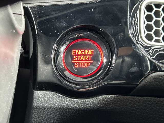 ホンダ シビック LX 神奈川県 2021(令3)年 3万km プレミアムクリスタルブルークリスタル ホンダコネクナビトディスプレイ【MY21ADA】/ナビゲーションシステム/フルセグ　Bluetooth USB　AM　FM　WI-FI/ホンダセンシング/衝突軽減ブレーキ/誤発進抑制機能/後方誤発進抑制機能/近距離衝突軽減ブレーキ/歩行者事故低減ステアリング/路外逸脱抑制機能/渋滞追従機能付アダブティブクルーズコントロール/車線維持支援システム/トラフィックジャムアシスト/先行車発進お知らせ機能/標識認識機能/オートハイビーム/パーキングセンサーシステム/ブラインドスポットインフォメーション/後退出庫サポート/プライムスムース合皮/ファブリックコンビシート/前席シートヒーター/革巻きステアリング/SOSコール/純正ビルトインETC2.0/自動防眩ミラー/社外前方ドライブレコーダー/プッシュスタート/スマートキー/純正サイド/リアスポイラー/純正18インチアルミホイール/無限ドアバイザー/LEDヘッドライト/オートライト/フロントフォグランプ