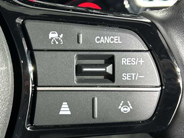 ホンダ シビック LX 神奈川県 2021(令3)年 3万km プレミアムクリスタルブルークリスタル ホンダコネクナビトディスプレイ【MY21ADA】/ナビゲーションシステム/フルセグ　Bluetooth USB　AM　FM　WI-FI/ホンダセンシング/衝突軽減ブレーキ/誤発進抑制機能/後方誤発進抑制機能/近距離衝突軽減ブレーキ/歩行者事故低減ステアリング/路外逸脱抑制機能/渋滞追従機能付アダブティブクルーズコントロール/車線維持支援システム/トラフィックジャムアシスト/先行車発進お知らせ機能/標識認識機能/オートハイビーム/パーキングセンサーシステム/ブラインドスポットインフォメーション/後退出庫サポート/プライムスムース合皮/ファブリックコンビシート/前席シートヒーター/革巻きステアリング/SOSコール/純正ビルトインETC2.0/自動防眩ミラー/社外前方ドライブレコーダー/プッシュスタート/スマートキー/純正サイド/リアスポイラー/純正18インチアルミホイール/無限ドアバイザー/LEDヘッドライト/オートライト/フロントフォグランプ