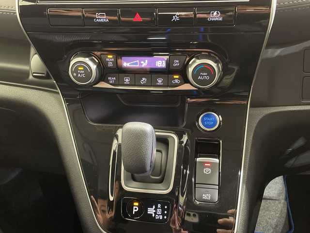 日産 セレナ e－パワー ハイウェイスター V 愛媛県 2021(令3)年 2.1万km ダークメタルグレー １０型ナビ/フルセグ／Ｂｌｕｅｔｏｏｔｈ／ＵＳＢ/全方位カメラ/１１型後席モニター/ＥＴＣ/前方ドライブレコーダ－/レーダークルーズコントロール/両側パワースライドドア/ブラインドスポットモニター/前後コーナーセンサー/レーンキープアシスト/衝突軽減ブレーキ/デジタルインナーミラー
