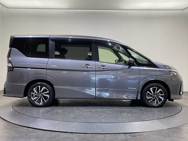 日産 セレナ e－パワー ハイウェイスター V 愛媛県 2021(令3)年 2.1万km ダークメタルグレー １０型ナビ/フルセグ／Ｂｌｕｅｔｏｏｔｈ／ＵＳＢ/全方位カメラ/１１型後席モニター/ＥＴＣ/前方ドライブレコーダ－/レーダークルーズコントロール/両側パワースライドドア/ブラインドスポットモニター/前後コーナーセンサー/レーンキープアシスト/衝突軽減ブレーキ/デジタルインナーミラー