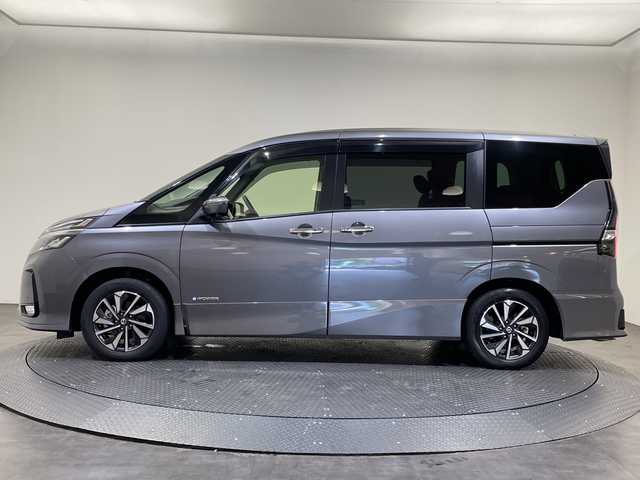 日産 セレナ e－パワー ハイウェイスター V 愛媛県 2021(令3)年 2.1万km ダークメタルグレー １０型ナビ/フルセグ／Ｂｌｕｅｔｏｏｔｈ／ＵＳＢ/全方位カメラ/１１型後席モニター/ＥＴＣ/前方ドライブレコーダ－/レーダークルーズコントロール/両側パワースライドドア/ブラインドスポットモニター/前後コーナーセンサー/レーンキープアシスト/衝突軽減ブレーキ/デジタルインナーミラー