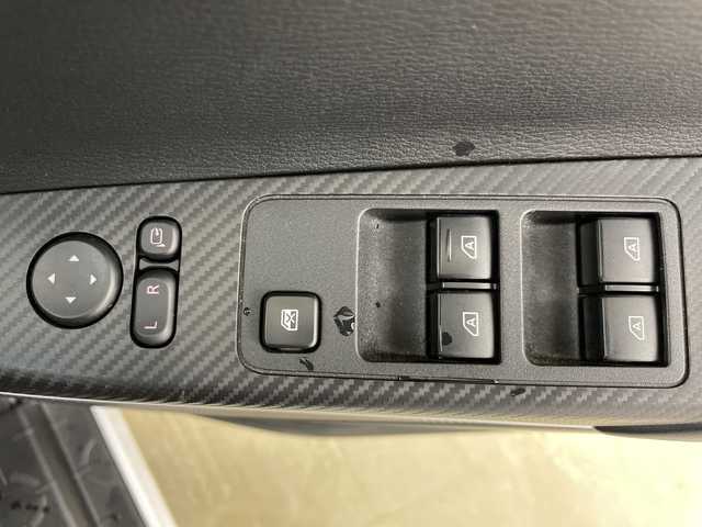 三菱 デリカＤ：５ P 道央・札幌 2023(令5)年 2.9万km ホワイトダイヤモンド ・4WD　/　E-Assist/・衝突被害軽減ブレーキ/・社外fフローティングナビ　/・フルセグ/SD/BT/・アラウンドビューモニター/・オートサイドステップ(左)/・両側パワースライドドア/・レーダークルーズコントロール/・社外前後ドライブレコーダー/・パワーバックドア/・シートヒーター/・ブラインドスポットモニター/・LEDオートライト/オートマチックハイビーム/・ステアリングスイッチ/ヒーター/・フォグランプ/・ETC/・純正グリル車載/・ODKグリル・アイライン