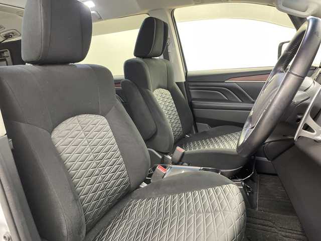 三菱 デリカＤ：５ P 道央・札幌 2023(令5)年 2.9万km ホワイトダイヤモンド ・4WD　/　E-Assist/・衝突被害軽減ブレーキ/・社外fフローティングナビ　/・フルセグ/SD/BT/・アラウンドビューモニター/・オートサイドステップ(左)/・両側パワースライドドア/・レーダークルーズコントロール/・社外前後ドライブレコーダー/・パワーバックドア/・シートヒーター/・ブラインドスポットモニター/・LEDオートライト/オートマチックハイビーム/・ステアリングスイッチ/ヒーター/・フォグランプ/・ETC/・純正グリル車載/・ODKグリル・アイライン