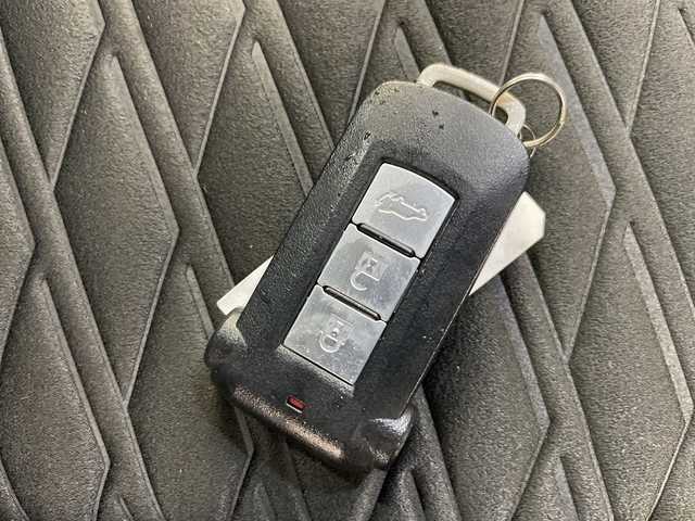 三菱 デリカＤ：５ P 道央・札幌 2023(令5)年 2.9万km ホワイトダイヤモンド ・4WD　/　E-Assist/・衝突被害軽減ブレーキ/・社外fフローティングナビ　/・フルセグ/SD/BT/・アラウンドビューモニター/・オートサイドステップ(左)/・両側パワースライドドア/・レーダークルーズコントロール/・社外前後ドライブレコーダー/・パワーバックドア/・シートヒーター/・ブラインドスポットモニター/・LEDオートライト/オートマチックハイビーム/・ステアリングスイッチ/ヒーター/・フォグランプ/・ETC/・純正グリル車載/・ODKグリル・アイライン