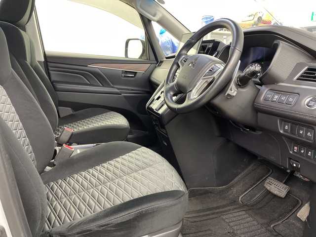 三菱 デリカＤ：５ P 道央・札幌 2023(令5)年 2.9万km ホワイトダイヤモンド ・4WD　/　E-Assist/・衝突被害軽減ブレーキ/・社外fフローティングナビ　/・フルセグ/SD/BT/・アラウンドビューモニター/・オートサイドステップ(左)/・両側パワースライドドア/・レーダークルーズコントロール/・社外前後ドライブレコーダー/・パワーバックドア/・シートヒーター/・ブラインドスポットモニター/・LEDオートライト/オートマチックハイビーム/・ステアリングスイッチ/ヒーター/・フォグランプ/・ETC/・純正グリル車載/・ODKグリル・アイライン