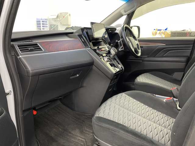 三菱 デリカＤ：５ P 道央・札幌 2023(令5)年 2.9万km ホワイトダイヤモンド ・4WD　/　E-Assist/・衝突被害軽減ブレーキ/・社外fフローティングナビ　/・フルセグ/SD/BT/・アラウンドビューモニター/・オートサイドステップ(左)/・両側パワースライドドア/・レーダークルーズコントロール/・社外前後ドライブレコーダー/・パワーバックドア/・シートヒーター/・ブラインドスポットモニター/・LEDオートライト/オートマチックハイビーム/・ステアリングスイッチ/ヒーター/・フォグランプ/・ETC/・純正グリル車載/・ODKグリル・アイライン