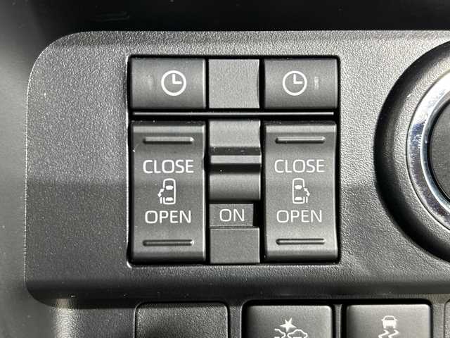 トヨタ ルーミー カスタムG－T 神奈川県 2020(令2)年 1.3万km ブラックマイカメタリック/ファイアークォーツレッドメタリック 純正9型SDナビゲーション【NSZT-Y68T】/AM FM フルセグ Bluetooth SD CD DVD/パノラマミックビューモニター/両側パワースライドドア/スマートアシスト/衝突回避支援ブレーキ機能/車線逸脱警報機能/衝突警報機能/ふらつき警報/ブレーキ制御付誤発進抑制機能/サイドビューランプ/先行車発進お知らせ機能/コーナーセンサー/アダプティブドライビングビーム/アダプティブクルーズコントロール/路側逸脱警報/標識認識機能/アイドリングストップ/ETC/電子パーキングブレーキ/オートホールド/前席シートヒーター/革巻きステアリング/ステアリングリモコン/前後ドライブレコーダー/純正フロアマット/純正15インチアルミホイル/LEDヘッドライト/オートライト/フォグランプ/電動格納ミラー/ウィンカーミラー/ドアバイザー/プッシュスタート/スマートキー