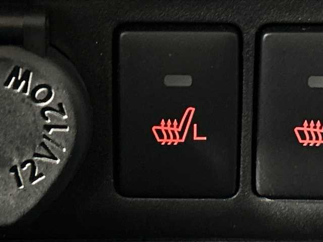 トヨタ ルーミー カスタムG－T 神奈川県 2020(令2)年 1.3万km ブラックマイカメタリック/ファイアークォーツレッドメタリック 純正9型SDナビゲーション【NSZT-Y68T】/AM FM フルセグ Bluetooth SD CD DVD/パノラマミックビューモニター/両側パワースライドドア/スマートアシスト/衝突回避支援ブレーキ機能/車線逸脱警報機能/衝突警報機能/ふらつき警報/ブレーキ制御付誤発進抑制機能/サイドビューランプ/先行車発進お知らせ機能/コーナーセンサー/アダプティブドライビングビーム/アダプティブクルーズコントロール/路側逸脱警報/標識認識機能/アイドリングストップ/ETC/電子パーキングブレーキ/オートホールド/前席シートヒーター/革巻きステアリング/ステアリングリモコン/前後ドライブレコーダー/純正フロアマット/純正15インチアルミホイル/LEDヘッドライト/オートライト/フォグランプ/電動格納ミラー/ウィンカーミラー/ドアバイザー/プッシュスタート/スマートキー