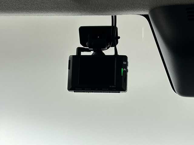 トヨタ ルーミー カスタムG－T 神奈川県 2020(令2)年 1.3万km ブラックマイカメタリック/ファイアークォーツレッドメタリック 純正9型SDナビゲーション【NSZT-Y68T】/AM FM フルセグ Bluetooth SD CD DVD/パノラマミックビューモニター/両側パワースライドドア/スマートアシスト/衝突回避支援ブレーキ機能/車線逸脱警報機能/衝突警報機能/ふらつき警報/ブレーキ制御付誤発進抑制機能/サイドビューランプ/先行車発進お知らせ機能/コーナーセンサー/アダプティブドライビングビーム/アダプティブクルーズコントロール/路側逸脱警報/標識認識機能/アイドリングストップ/ETC/電子パーキングブレーキ/オートホールド/前席シートヒーター/革巻きステアリング/ステアリングリモコン/前後ドライブレコーダー/純正フロアマット/純正15インチアルミホイル/LEDヘッドライト/オートライト/フォグランプ/電動格納ミラー/ウィンカーミラー/ドアバイザー/プッシュスタート/スマートキー