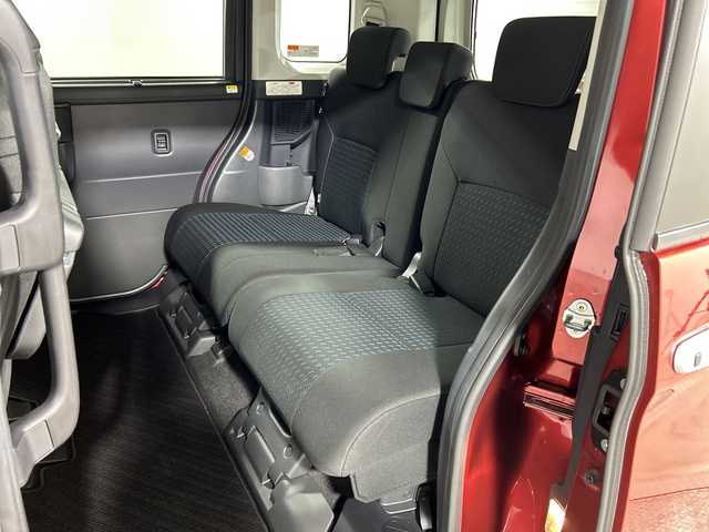 トヨタ ルーミー カスタムG－T 神奈川県 2020(令2)年 1.3万km ブラックマイカメタリック/ファイアークォーツレッドメタリック 純正9型SDナビゲーション【NSZT-Y68T】/AM FM フルセグ Bluetooth SD CD DVD/パノラマミックビューモニター/両側パワースライドドア/スマートアシスト/衝突回避支援ブレーキ機能/車線逸脱警報機能/衝突警報機能/ふらつき警報/ブレーキ制御付誤発進抑制機能/サイドビューランプ/先行車発進お知らせ機能/コーナーセンサー/アダプティブドライビングビーム/アダプティブクルーズコントロール/路側逸脱警報/標識認識機能/アイドリングストップ/ETC/電子パーキングブレーキ/オートホールド/前席シートヒーター/革巻きステアリング/ステアリングリモコン/前後ドライブレコーダー/純正フロアマット/純正15インチアルミホイル/LEDヘッドライト/オートライト/フォグランプ/電動格納ミラー/ウィンカーミラー/ドアバイザー/プッシュスタート/スマートキー