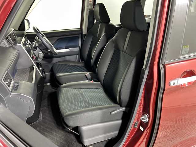 トヨタ ルーミー カスタムG－T 神奈川県 2020(令2)年 1.3万km ブラックマイカメタリック/ファイアークォーツレッドメタリック 純正9型SDナビゲーション【NSZT-Y68T】/AM FM フルセグ Bluetooth SD CD DVD/パノラマミックビューモニター/両側パワースライドドア/スマートアシスト/衝突回避支援ブレーキ機能/車線逸脱警報機能/衝突警報機能/ふらつき警報/ブレーキ制御付誤発進抑制機能/サイドビューランプ/先行車発進お知らせ機能/コーナーセンサー/アダプティブドライビングビーム/アダプティブクルーズコントロール/路側逸脱警報/標識認識機能/アイドリングストップ/ETC/電子パーキングブレーキ/オートホールド/前席シートヒーター/革巻きステアリング/ステアリングリモコン/前後ドライブレコーダー/純正フロアマット/純正15インチアルミホイル/LEDヘッドライト/オートライト/フォグランプ/電動格納ミラー/ウィンカーミラー/ドアバイザー/プッシュスタート/スマートキー