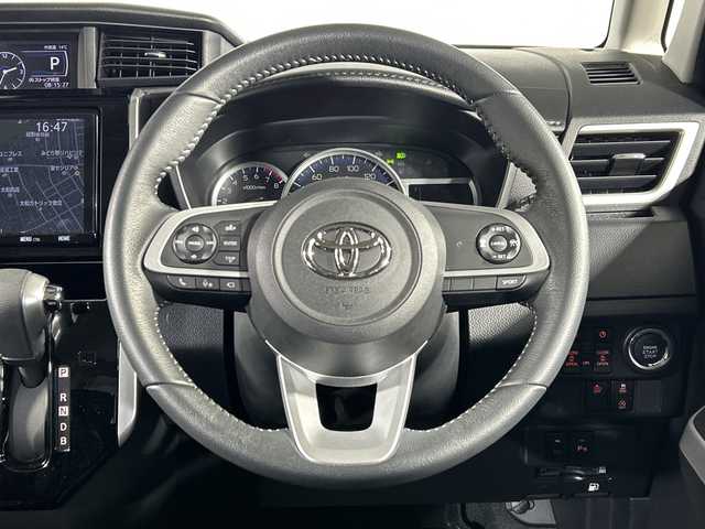 トヨタ ルーミー カスタムG－T 神奈川県 2020(令2)年 1.3万km ブラックマイカメタリック/ファイアークォーツレッドメタリック 純正9型SDナビゲーション【NSZT-Y68T】/AM FM フルセグ Bluetooth SD CD DVD/パノラマミックビューモニター/両側パワースライドドア/スマートアシスト/衝突回避支援ブレーキ機能/車線逸脱警報機能/衝突警報機能/ふらつき警報/ブレーキ制御付誤発進抑制機能/サイドビューランプ/先行車発進お知らせ機能/コーナーセンサー/アダプティブドライビングビーム/アダプティブクルーズコントロール/路側逸脱警報/標識認識機能/アイドリングストップ/ETC/電子パーキングブレーキ/オートホールド/前席シートヒーター/革巻きステアリング/ステアリングリモコン/前後ドライブレコーダー/純正フロアマット/純正15インチアルミホイル/LEDヘッドライト/オートライト/フォグランプ/電動格納ミラー/ウィンカーミラー/ドアバイザー/プッシュスタート/スマートキー