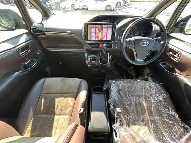 トヨタ エスクァイア Gi プレミアムパッケージ 愛媛県 2018(平30)年 7.9万km ブラック ALPINEビックX11型ナビ(Bluetooth/フルセグTV)/ALPINEフリップダウンモニター/バックカメラ/両側パワースライドドア/茶色ハーフレザーシート/シートヒーター/トヨタセーフティセンス/衝突被害軽減装置/車線逸脱防止装置/クルーズコントロール/LEDヘッドライト/オートライト/オートマチックハイビーム/ステアリングヒーター/ステアリングリモコン/HDMI入力端子/アイドリングストップ/現状サマー(純正AW)(195/65/R15)/YOKOHAMA BluEarth-ES ES32/禁煙車