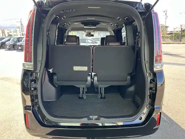 トヨタ エスクァイア Gi プレミアムパッケージ 愛媛県 2018(平30)年 7.9万km ブラック ALPINEビックX11型ナビ(Bluetooth/フルセグTV)/ALPINEフリップダウンモニター/バックカメラ/両側パワースライドドア/茶色ハーフレザーシート/シートヒーター/トヨタセーフティセンス/衝突被害軽減装置/車線逸脱防止装置/クルーズコントロール/LEDヘッドライト/オートライト/オートマチックハイビーム/ステアリングヒーター/ステアリングリモコン/HDMI入力端子/アイドリングストップ/現状サマー(純正AW)(195/65/R15)/YOKOHAMA BluEarth-ES ES32/禁煙車