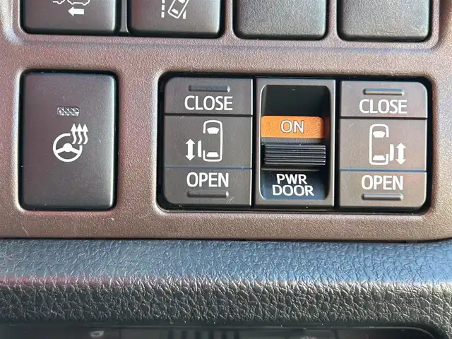 トヨタ エスクァイア Gi プレミアムパッケージ 愛媛県 2018(平30)年 7.9万km ブラック ALPINEビックX11型ナビ(Bluetooth/フルセグTV)/ALPINEフリップダウンモニター/バックカメラ/両側パワースライドドア/茶色ハーフレザーシート/シートヒーター/トヨタセーフティセンス/衝突被害軽減装置/車線逸脱防止装置/クルーズコントロール/LEDヘッドライト/オートライト/オートマチックハイビーム/ステアリングヒーター/ステアリングリモコン/HDMI入力端子/アイドリングストップ/現状サマー(純正AW)(195/65/R15)/YOKOHAMA BluEarth-ES ES32/禁煙車