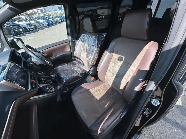 トヨタ エスクァイア Gi プレミアムパッケージ 愛媛県 2018(平30)年 7.9万km ブラック ALPINEビックX11型ナビ(Bluetooth/フルセグTV)/ALPINEフリップダウンモニター/バックカメラ/両側パワースライドドア/茶色ハーフレザーシート/シートヒーター/トヨタセーフティセンス/衝突被害軽減装置/車線逸脱防止装置/クルーズコントロール/LEDヘッドライト/オートライト/オートマチックハイビーム/ステアリングヒーター/ステアリングリモコン/HDMI入力端子/アイドリングストップ/現状サマー(純正AW)(195/65/R15)/YOKOHAMA BluEarth-ES ES32/禁煙車