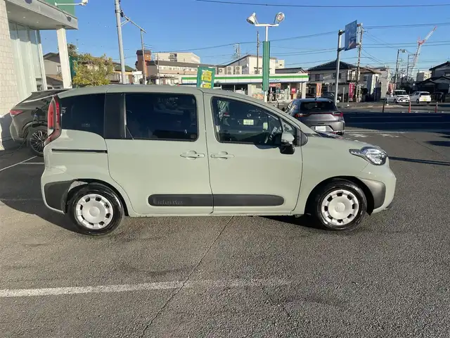 トヨタ シエンタ G 神奈川県 2024(令6)年 1万km 緑