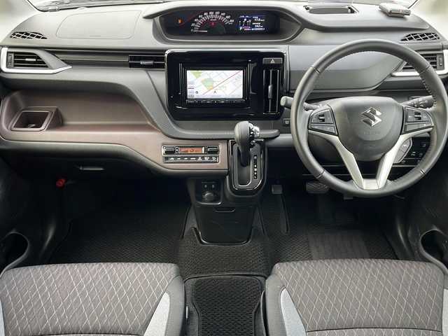 スズキ ソリオ バンディット HV MV 道東・釧路十勝 2024(令6)年 1.5万km ピュアホワイトP ・４WD/・社外SDナビ/（BT・ラジオ）/・バックカメラ/・両側パワースライドドア/・レーダークルーズコントロール/・スズキセーフティサポート/・ドライブレコーダー/・アイドリングストップ/・前席シートヒーター/・横滑り防止装置/・前後コーナーセンサー/・LEDヘッドライト/・レーンキープアシスト/・衝突被害軽減ブレーキ/・保証書/・取扱説明書