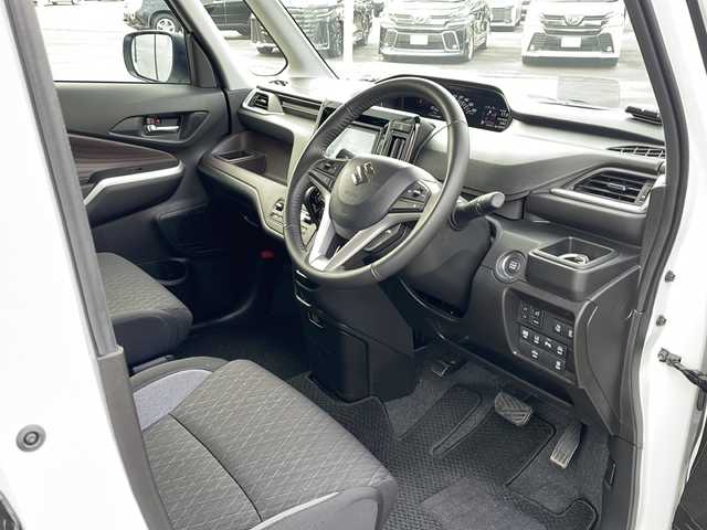 スズキ ソリオ バンディット HV MV 道東・釧路十勝 2024(令6)年 1.5万km ピュアホワイトP ・４WD/・社外SDナビ/（BT・ラジオ）/・バックカメラ/・両側パワースライドドア/・レーダークルーズコントロール/・スズキセーフティサポート/・ドライブレコーダー/・アイドリングストップ/・前席シートヒーター/・横滑り防止装置/・前後コーナーセンサー/・LEDヘッドライト/・レーンキープアシスト/・衝突被害軽減ブレーキ/・保証書/・取扱説明書