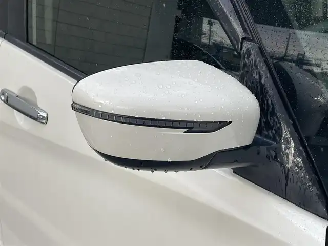 日産 セレナ ハイウェイスター Vセレクション 福岡県 2017(平29)年 3.9万km ブリリアントホワイトパール 純正9型SDナビ(フルセグTV/CD/DVD/BT)/エマージェンシーブレーキ/後席フリップダウンモニター/両側電動/クルコン/ドラレコ/ETC/純正LED/純正アルミホイール/プッシュスタート/スマートキー