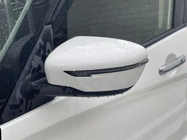 日産 セレナ ハイウェイスター Vセレクション 福岡県 2017(平29)年 3.9万km ブリリアントホワイトパール 純正9型SDナビ(フルセグTV/CD/DVD/BT)/エマージェンシーブレーキ/後席フリップダウンモニター/両側電動/クルコン/ドラレコ/ETC/純正LED/純正アルミホイール/プッシュスタート/スマートキー