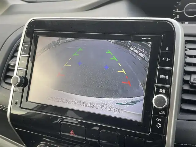 日産 セレナ ハイウェイスター Vセレクション 福岡県 2017(平29)年 3.9万km ブリリアントホワイトパール 純正9型SDナビ(フルセグTV/CD/DVD/BT)/エマージェンシーブレーキ/後席フリップダウンモニター/両側電動/クルコン/ドラレコ/ETC/純正LED/純正アルミホイール/プッシュスタート/スマートキー