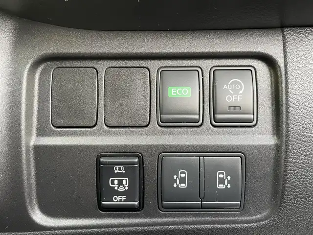 日産 セレナ ハイウェイスター Vセレクション 福岡県 2017(平29)年 3.9万km ブリリアントホワイトパール 純正9型SDナビ(フルセグTV/CD/DVD/BT)/エマージェンシーブレーキ/後席フリップダウンモニター/両側電動/クルコン/ドラレコ/ETC/純正LED/純正アルミホイール/プッシュスタート/スマートキー