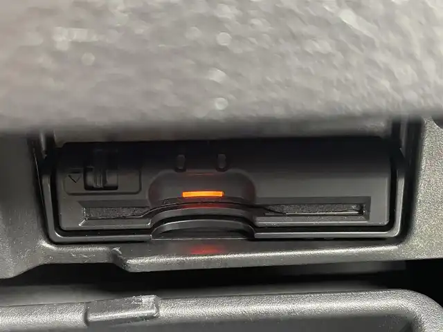 日産 セレナ ハイウェイスター Vセレクション 福岡県 2017(平29)年 3.9万km ブリリアントホワイトパール 純正9型SDナビ(フルセグTV/CD/DVD/BT)/エマージェンシーブレーキ/後席フリップダウンモニター/両側電動/クルコン/ドラレコ/ETC/純正LED/純正アルミホイール/プッシュスタート/スマートキー