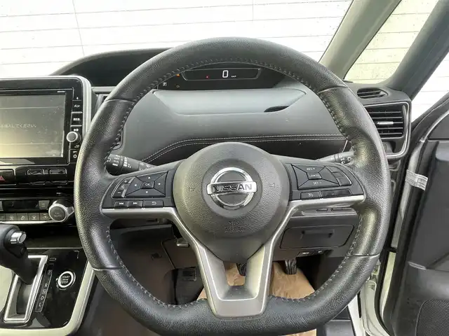 日産 セレナ ハイウェイスター Vセレクション 福岡県 2017(平29)年 3.9万km ブリリアントホワイトパール 純正9型SDナビ(フルセグTV/CD/DVD/BT)/エマージェンシーブレーキ/後席フリップダウンモニター/両側電動/クルコン/ドラレコ/ETC/純正LED/純正アルミホイール/プッシュスタート/スマートキー