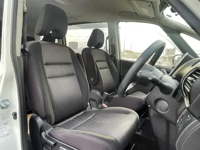 日産 セレナ ハイウェイスター Vセレクション 福岡県 2017(平29)年 3.9万km ブリリアントホワイトパール 純正9型SDナビ(フルセグTV/CD/DVD/BT)/エマージェンシーブレーキ/後席フリップダウンモニター/両側電動/クルコン/ドラレコ/ETC/純正LED/純正アルミホイール/プッシュスタート/スマートキー