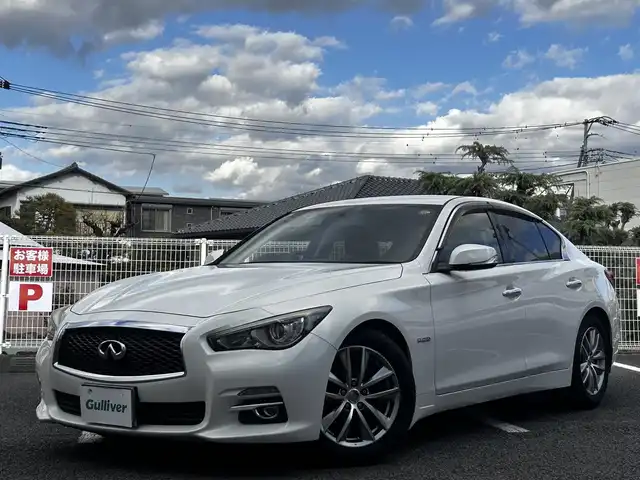 日産 スカイライン ハイブリッド 350GT 静岡県 2014(平26)年 5.7万km クリスタルホワイトパール ユーザー買取車両/純正HDDナビ【AM/FM/TV/BT/CD/iPod】/純正LEDヘッドライト/エンジンスタートボタン/MTモード付AT/クルーズコントロール/バックカメラ/ETC/USB入力端子/パワーシート/レザーシート/純正17インチAW/横滑り防止装置/コーナーセンサー/スマートキー/スペアキー×2/保証書/取扱説明書