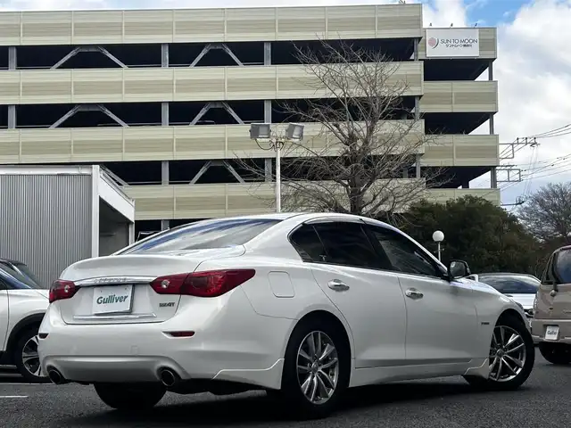 日産 スカイライン ハイブリッド 350GT 静岡県 2014(平26)年 5.7万km クリスタルホワイトパール ユーザー買取車両/純正HDDナビ【AM/FM/TV/BT/CD/iPod】/純正LEDヘッドライト/エンジンスタートボタン/MTモード付AT/クルーズコントロール/バックカメラ/ETC/USB入力端子/パワーシート/レザーシート/純正17インチAW/横滑り防止装置/コーナーセンサー/スマートキー/スペアキー×2/保証書/取扱説明書