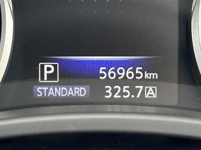 日産 スカイライン ハイブリッド 350GT 静岡県 2014(平26)年 5.7万km クリスタルホワイトパール ユーザー買取車両/純正HDDナビ【AM/FM/TV/BT/CD/iPod】/純正LEDヘッドライト/エンジンスタートボタン/MTモード付AT/クルーズコントロール/バックカメラ/ETC/USB入力端子/パワーシート/レザーシート/純正17インチAW/横滑り防止装置/コーナーセンサー/スマートキー/スペアキー×2/保証書/取扱説明書