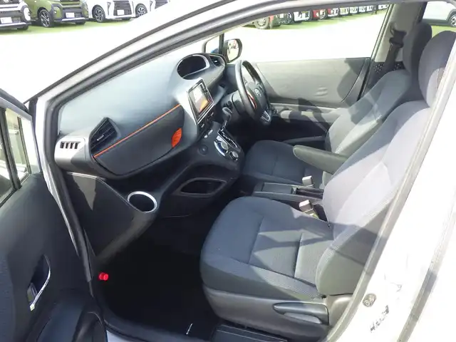 トヨタ シエンタ G 千葉県 2016(平28)年 3.2万km シルバーM 両側パワースライドドア/純正SDナビ/地デジTV/【DVD/CD再生機能　Bluetooth接続】/バックカメラ/ドライブレコーダー/ETC/革巻きステアリング/ウインカーミラー/スマートキー