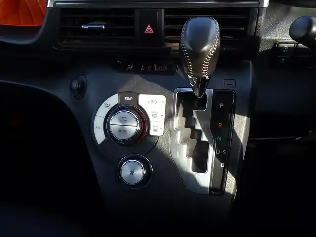 トヨタ シエンタ G 千葉県 2016(平28)年 3.2万km シルバーM 両側パワースライドドア/純正SDナビ/地デジTV/【DVD/CD再生機能　Bluetooth接続】/バックカメラ/ドライブレコーダー/ETC/革巻きステアリング/ウインカーミラー/スマートキー