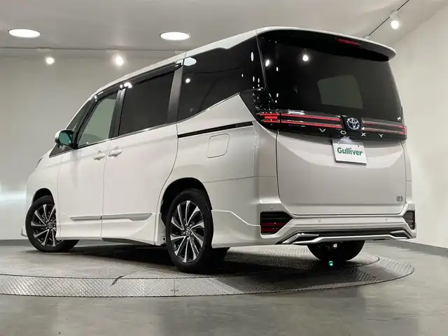 トヨタ ヴォクシー ハイブリッド S－Z 愛知県 2024(令6)年 0.9万km ホワイトパールクリスタルシャイン モデリスタエアロ　F/S/R/サイドステップ/純正10.5インチナビ/（フルセグTV/AM/FM/Bluetooth）/両側パワースライドドア/レーダークルーズコントロール/１００V電源/ビルトインETC2.0/シートヒーター/バックカメラ/前後ドライブレコーダー/ステアリングヒーター/コーナーセンサー/レーンキープアシスト/パーキングアシスト/HDMI接続/プッシュスタート/スマートキー/スペアキー/純正フロアマット/純正17インチアルミホイール/オートライト