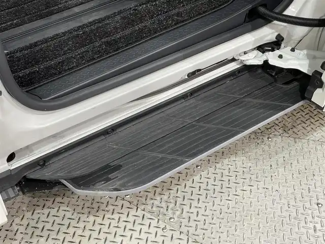 トヨタ ヴォクシー ハイブリッド S－Z 愛知県 2024(令6)年 0.9万km ホワイトパールクリスタルシャイン モデリスタエアロ　F/S/R/サイドステップ/純正10.5インチナビ/（フルセグTV/AM/FM/Bluetooth）/両側パワースライドドア/レーダークルーズコントロール/１００V電源/ビルトインETC2.0/シートヒーター/バックカメラ/前後ドライブレコーダー/ステアリングヒーター/コーナーセンサー/レーンキープアシスト/パーキングアシスト/HDMI接続/プッシュスタート/スマートキー/スペアキー/純正フロアマット/純正17インチアルミホイール/オートライト