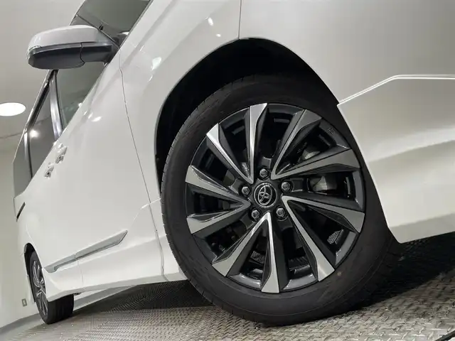 トヨタ ヴォクシー ハイブリッド S－Z 愛知県 2024(令6)年 0.9万km ホワイトパールクリスタルシャイン モデリスタエアロ　F/S/R/サイドステップ/純正10.5インチナビ/（フルセグTV/AM/FM/Bluetooth）/両側パワースライドドア/レーダークルーズコントロール/１００V電源/ビルトインETC2.0/シートヒーター/バックカメラ/前後ドライブレコーダー/ステアリングヒーター/コーナーセンサー/レーンキープアシスト/パーキングアシスト/HDMI接続/プッシュスタート/スマートキー/スペアキー/純正フロアマット/純正17インチアルミホイール/オートライト