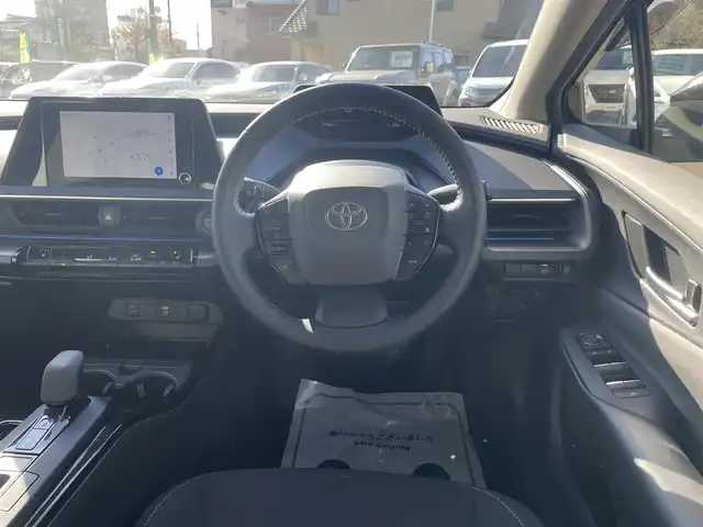 トヨタ プリウス U 神奈川県 2023(令5)年 2.2万km アティチュードブラックマイカ