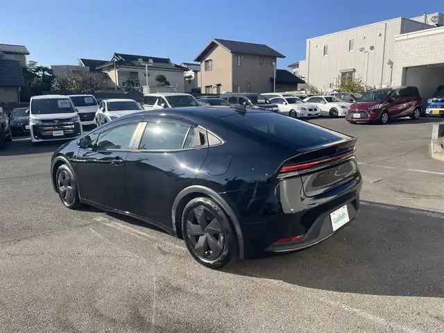 トヨタ プリウス U 神奈川県 2023(令5)年 2.2万km アティチュードブラックマイカ