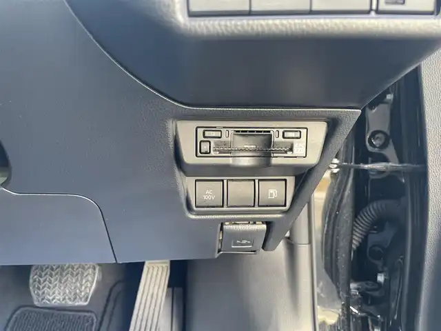 トヨタ プリウス U 神奈川県 2023(令5)年 2.2万km アティチュードブラックマイカ