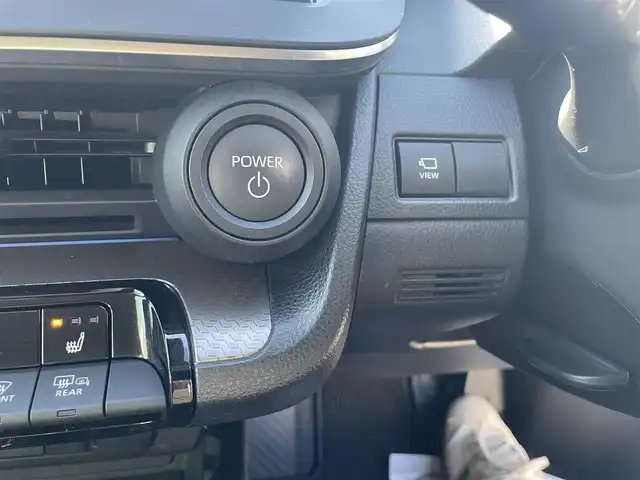 トヨタ プリウス U 神奈川県 2023(令5)年 2.2万km アティチュードブラックマイカ