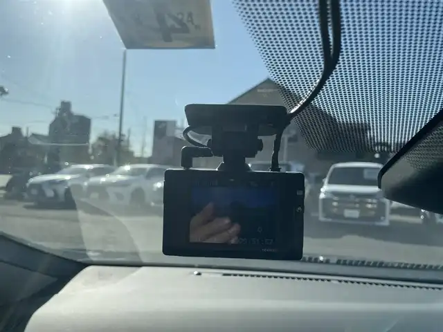 トヨタ プリウス U 神奈川県 2023(令5)年 2.2万km アティチュードブラックマイカ