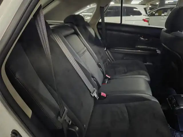 トヨタ ハリアー ハイブリッド L アルカンターラ プライムバージョン 愛媛県 2010(平22)年 8.1万km ホワイトパールクリスタルシャイン 4WD/ムーンルーフ/純正ナビ/フルセグTV/JBLプレミアムサウンドシステム/パワーバックドア/バックカメラ/クルーズコントロール/クリアランスソナー/バックソナー/ステアリング連動HIDヘッドランプ/オートライト/オートエアコン/革巻きステアリング/ステアリングスイッチ/革/アルカンターラコンビシート/前席パワーシート/純正18インチアルミホイール/スマートキー/プッシュエンジンスタート/イモビライザー/オートアラーム/禁煙車